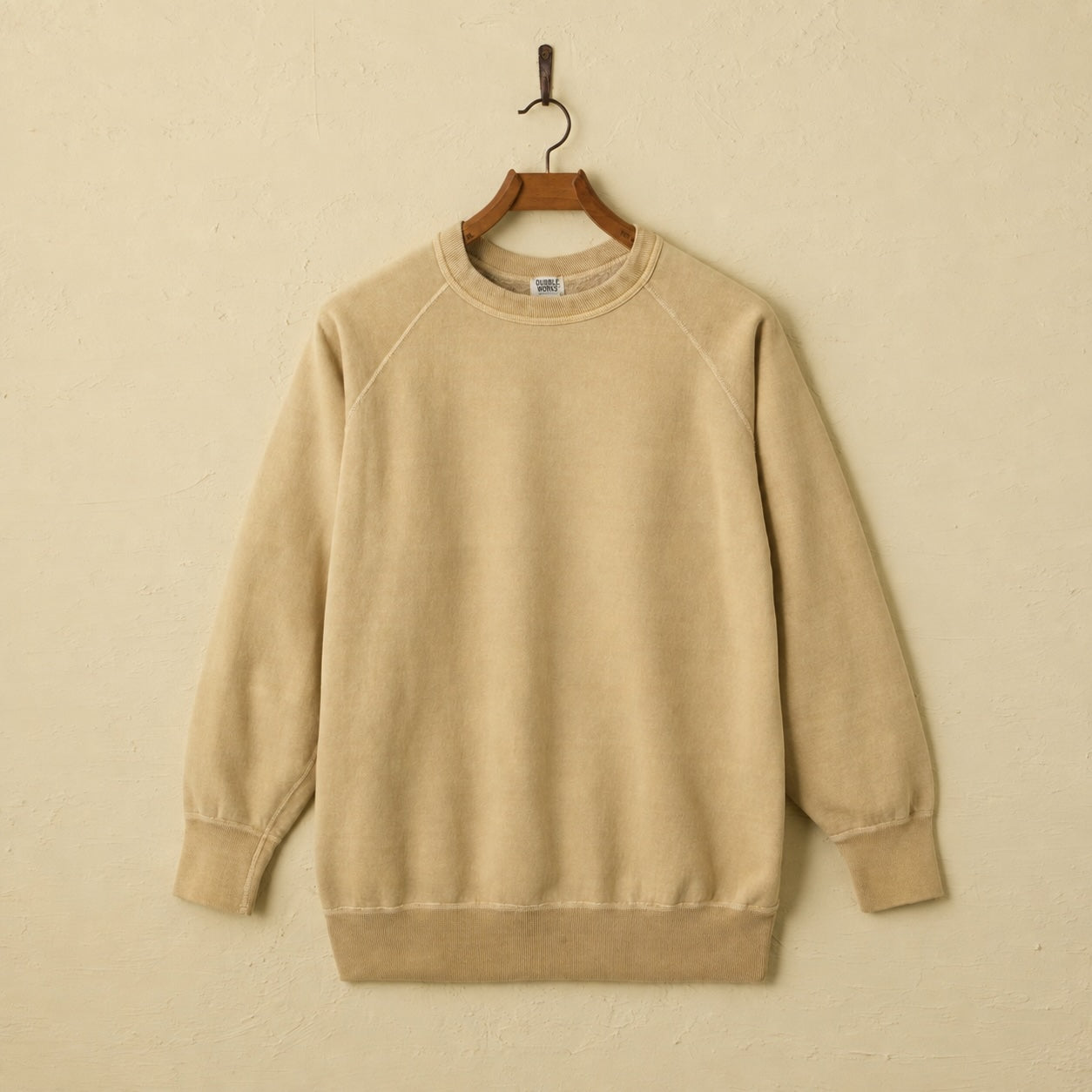 lot.83003PD FLATSEAMS RAGLAN SWEATSHIRT PIGMENT DYE(PD.DARK BEIGE)